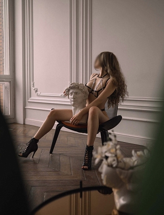 Девушка массажистка Милана, салон Resident Spa